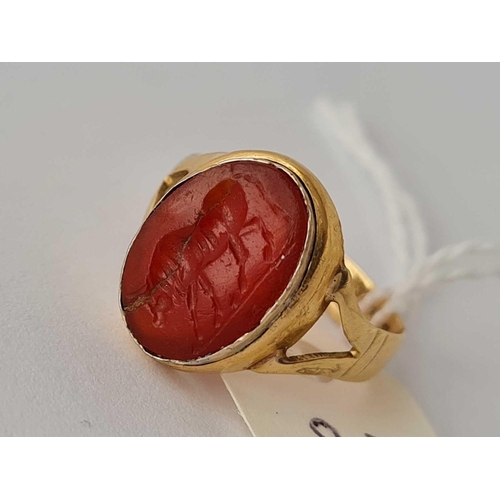 51 - A VICTORIAN B'HAM 1895 RING SET WITH HARD STONE BULL INTAGLIO 18CT GOLD SIZE J