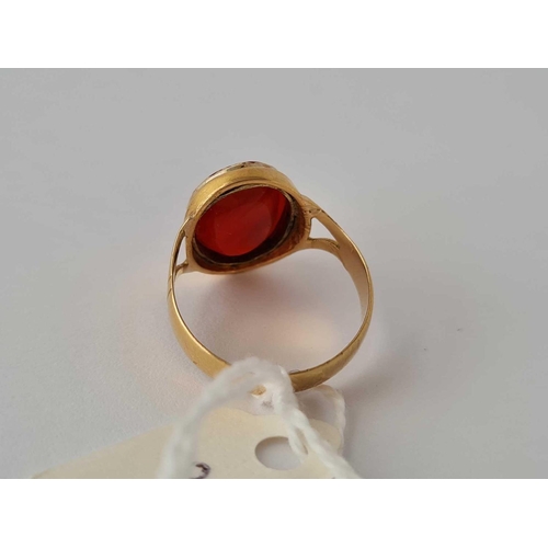 51 - A VICTORIAN B'HAM 1895 RING SET WITH HARD STONE BULL INTAGLIO 18CT GOLD SIZE J