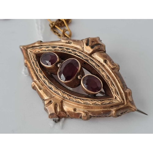 82 - A Victorian gold brooch set with three garnets   4 gms