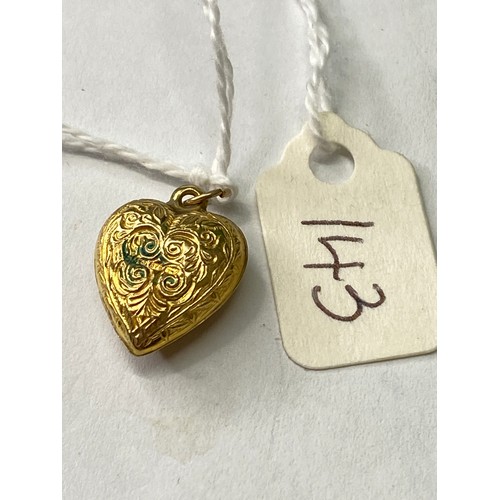 143 - A antique gold heart locket engraved with swirls 9ct