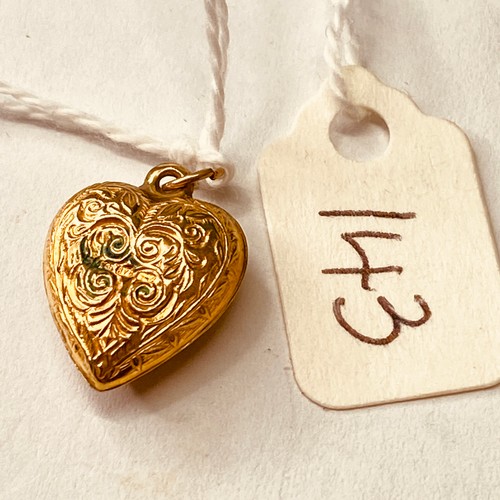 143 - A antique gold heart locket engraved with swirls 9ct