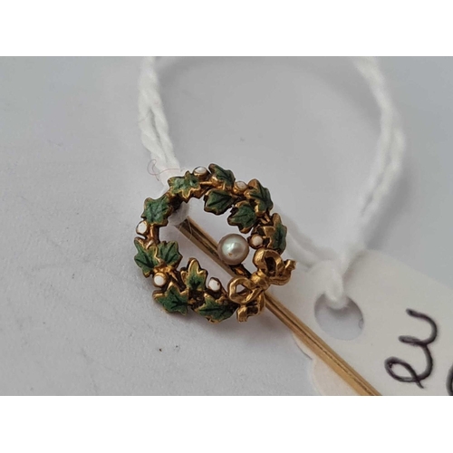 36 - A gold emerald & pearl stick pin