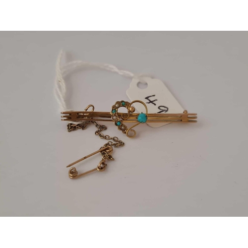 49 - An attractive antique Turquoise and pearl gold brooch with gold safety chain