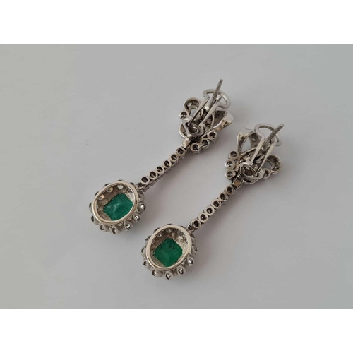 100 - A VERY ATTRACTIVE PAIR OF EMERALD AND DIAMOND DROP EARRINGS