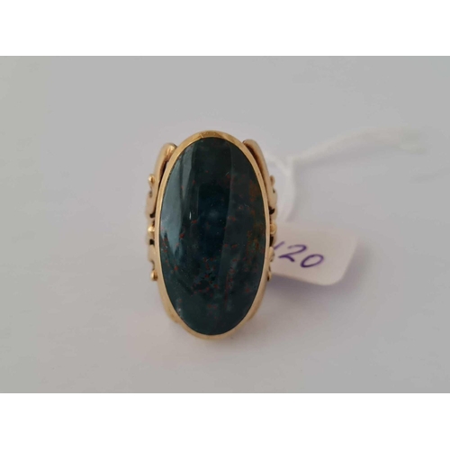 120 - A moss agate ring 9ct size R    11.9 gms