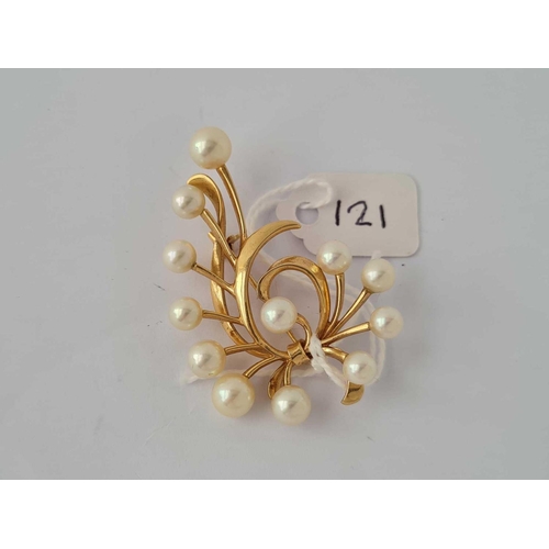 121 - Mikimoto 14ct pearl mounted abstract brooch, signed �K. Mikimoto, Tokyo
14ct�, 48 x 33mm