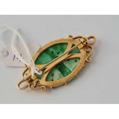 14 - A CARVED JADE BROOCH 9CT