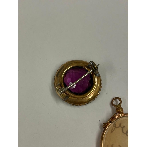 152 - A antique locket and brooches including a amethyst and pearl example