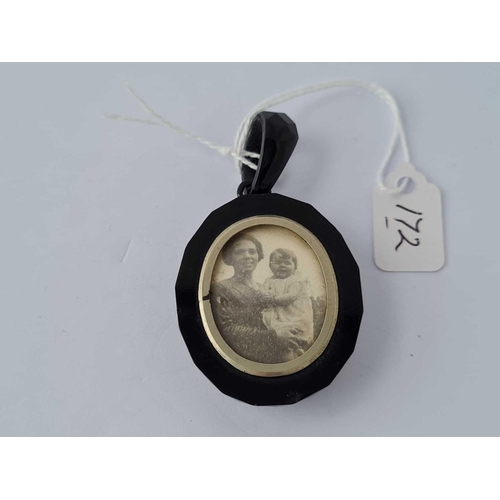 172 - Large antique jet photo locket/pendant