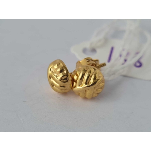 188 - A pair of knot earrings 18ct gold 1.7 gms