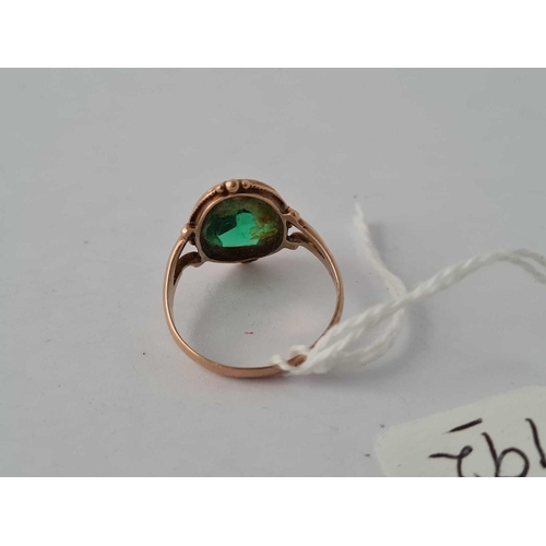 192 - An antique green stone 9ct ring size P 2.8g inc