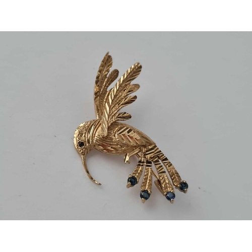 196 - A sapphire set 9ct hummingbird brooch 4.5g inc