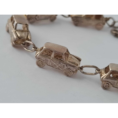 273 - A silver Mini motor car bracelet 20.3g