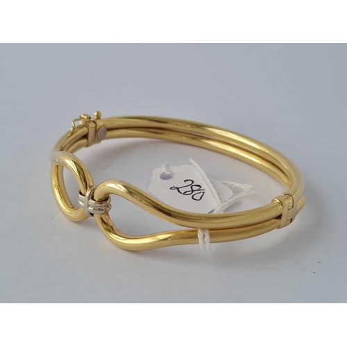 280 - A LADIES HINGED 14CT GOLD BANGLE 14.9g