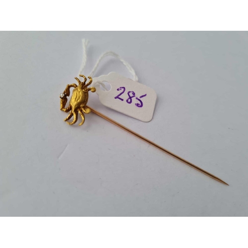 285 - A crab stick pin 14ct gold    1.8 gms