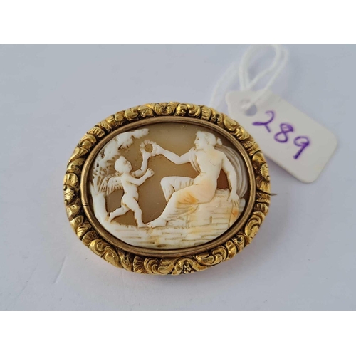 289 - A GEORGIAN GOLD CAMEO BROOCH DEPICTING LADY AND GIRL WITH FLORAL CORONET MADE FROM CLASP 15 GMS