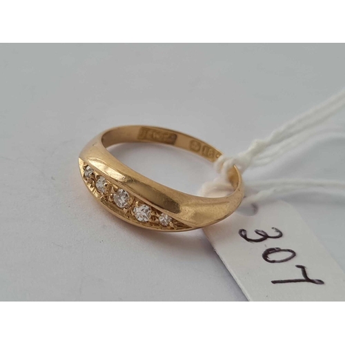 307 - A antique boat shaped five stone diamond ring 18ct gold size L       2.8 gms