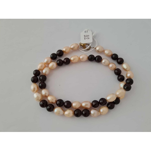 32 - A pretty antique pearl and faceted garnet bead necklace 20 inch