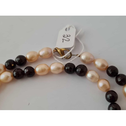 32 - A pretty antique pearl and faceted garnet bead necklace 20 inch