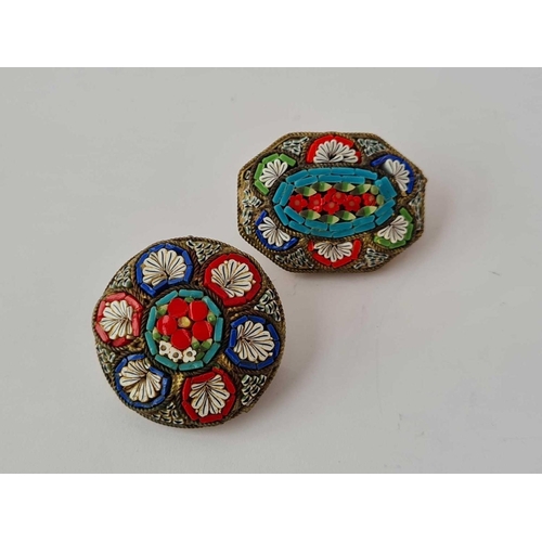 324 - A bag of 4 mosaic brooches and a pair of mosaic ear clips