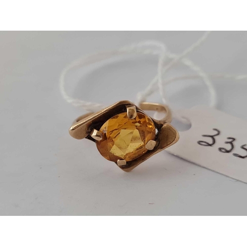 335 - A citrine ring 9ct size J    2.5 gms