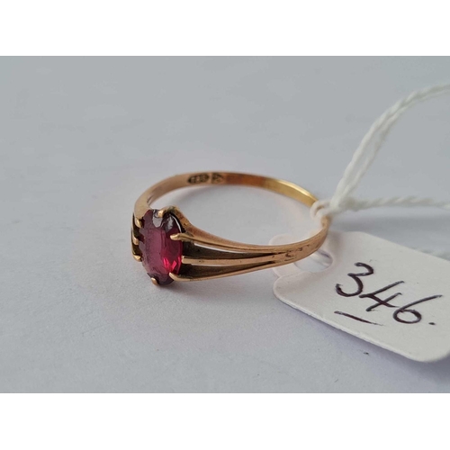 346 - A single red stone 9ct ring size R