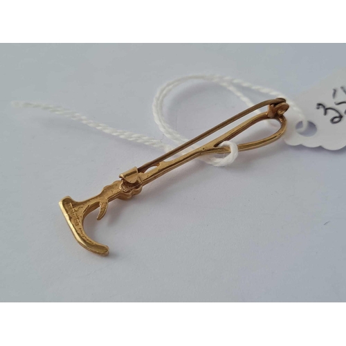 356 - A brooch in the form of riding crop 9ct     2.5 gms