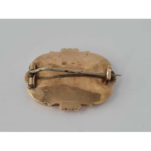 53 - A Georgian gold brooch with hand set coral stone