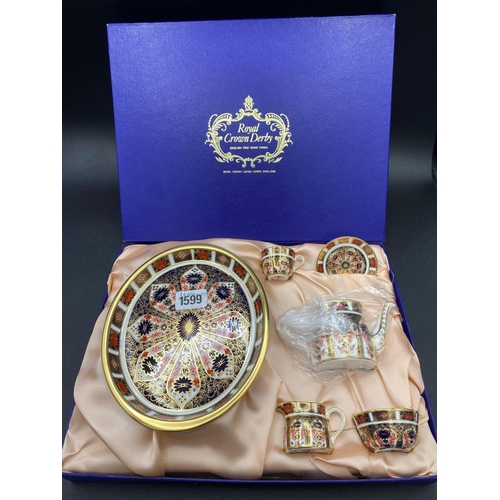 1599 - A good Mindro Royal Crown Derby Tea Set on tray (Boxed)