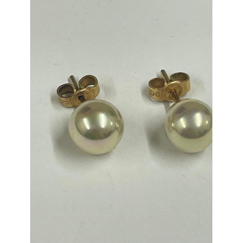 201 - A pair of pearl ear studs 9ct