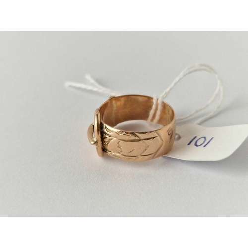 101 - A buckle ring in 9ct size M 4.4g