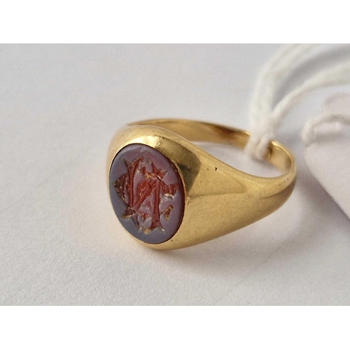 117 - A hard stone 18ct signet ring size F 4g