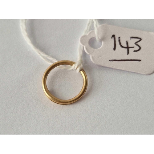 143 - A gold split ring