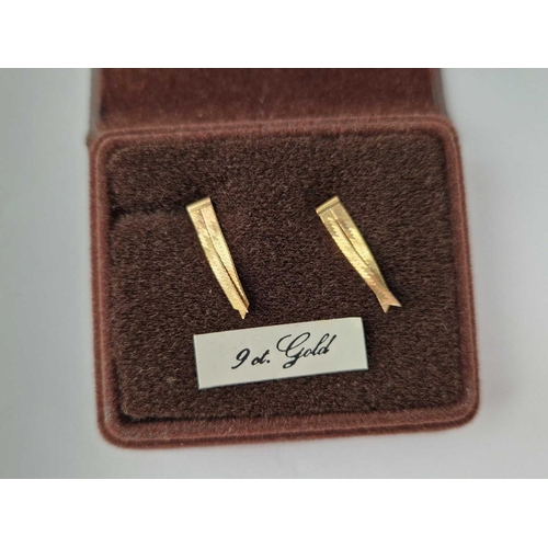 230 - A boxed pair of 9ct earrings