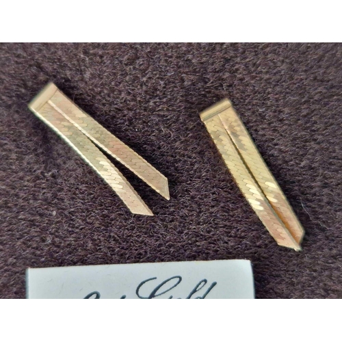 230 - A boxed pair of 9ct earrings