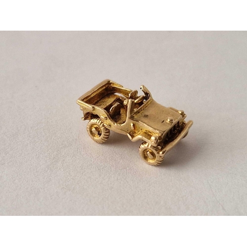 249 - A classic car charm 9ct 2.5 gms