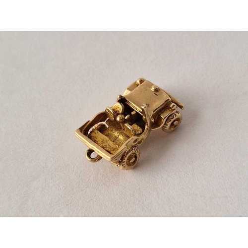 249 - A classic car charm 9ct 2.5 gms