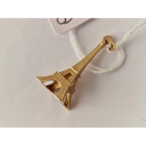 250 - A Eiffel tower pendant high carat gold 1.9 gms