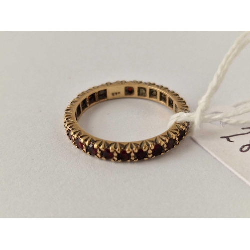 284 - A garnet eternity ring 9ct size Q 2.5 gms