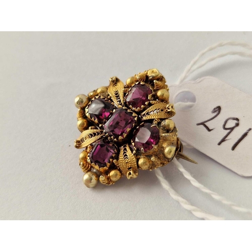 291 - A antique gold garnet filigree brooch 4.5 gms