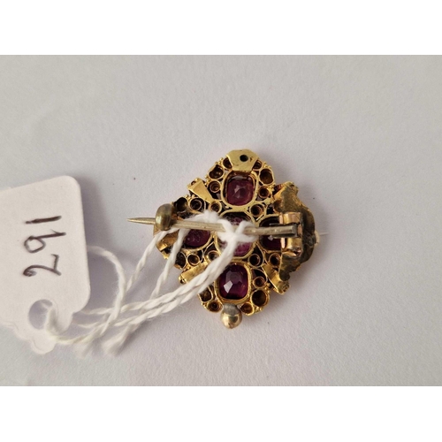 291 - A antique gold garnet filigree brooch 4.5 gms