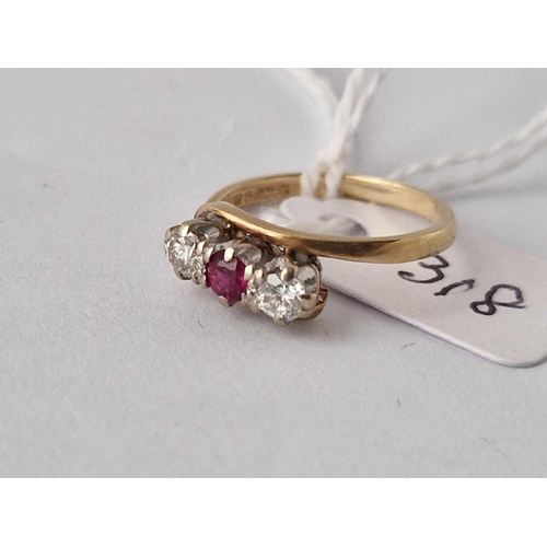 318 - Vintage 18ct hallmarked ruby & diamond 3 stone crossover ring, size K