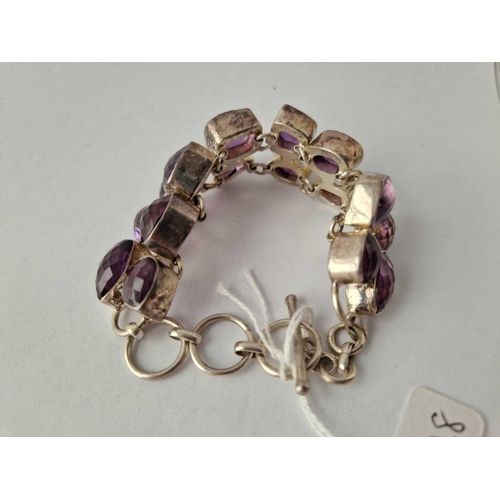 328 - An amethyst and silver bracelet, 7�