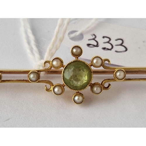 333 - A pearl and peridot brooch 15ct gold