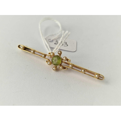 333 - A pearl and peridot brooch 15ct gold