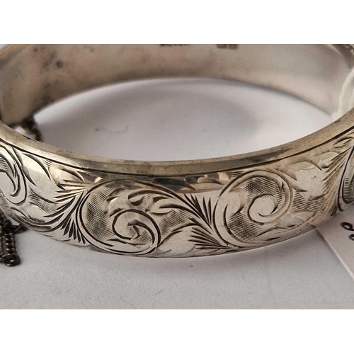 339 - A hinged hollow bangle 31 gms