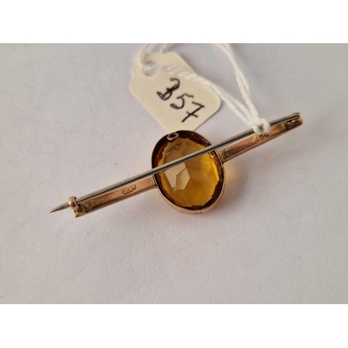 357 - A topaz bow brooch, 9ct, 5 g