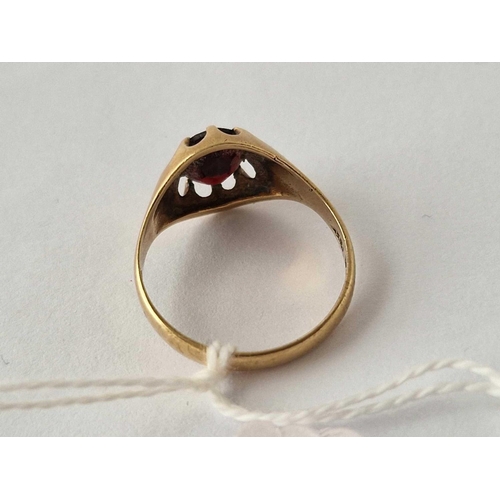 37 - A gents garnet set gypsy style ring 9ct size T 3.2 gms