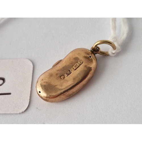 46 - A Victorian engraved kidney bean charm 9ct dented