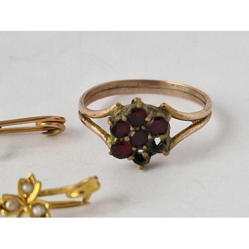 485 - An antique garnet cluster ring and two 9ct brooches, 4.1 g. inc